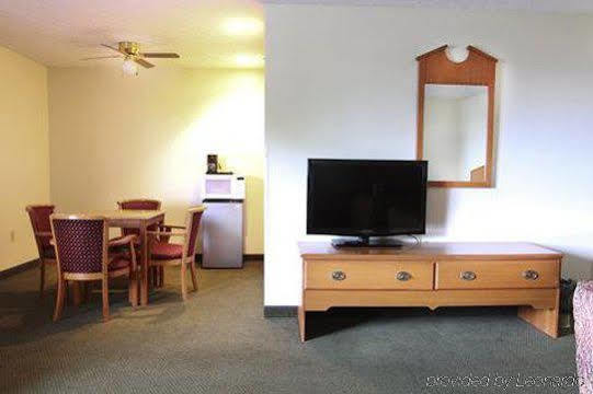 Commodore Perry Inn & Suites Port Clinton Quarto foto